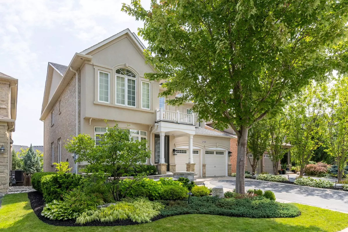 Oakville, ON L6M 0E4,2135 Bingley CRES