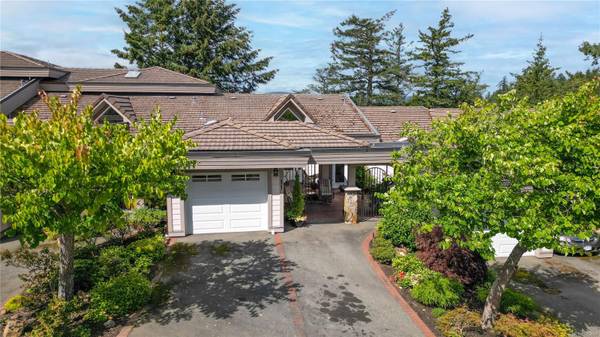 Saanich, BC V8Y 3G5,934 Boulderwood Rise #11