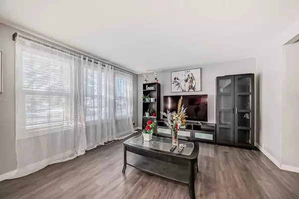 Calgary, AB T2A1W9,1204 60 ST Southeast