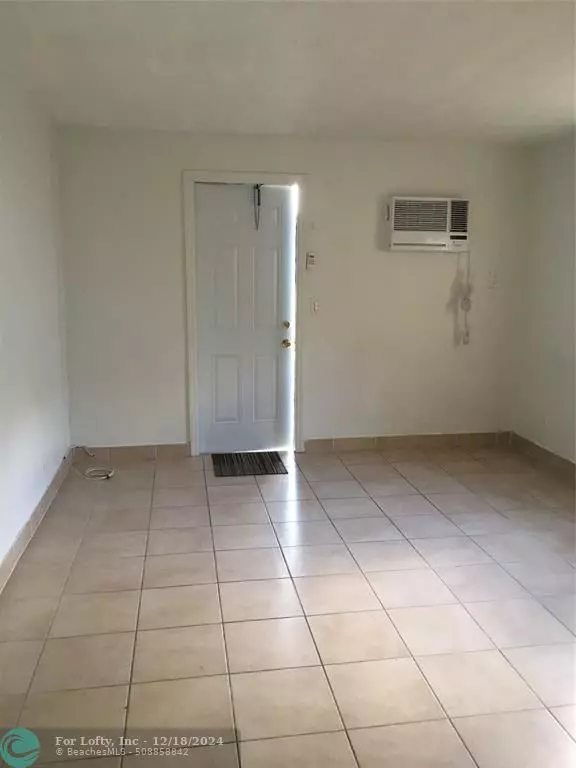 Dania Beach, FL 33004,24 SW 13th St