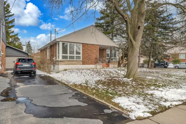 9 Mulock AVE, Hamilton, ON L8T 1H2