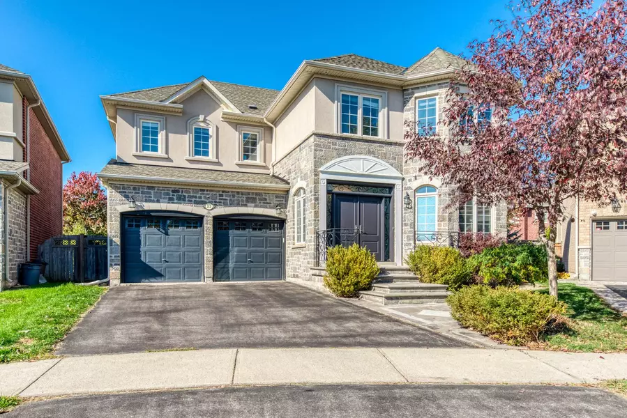 313 Admiral DR, Oakville, ON L6L 0C2