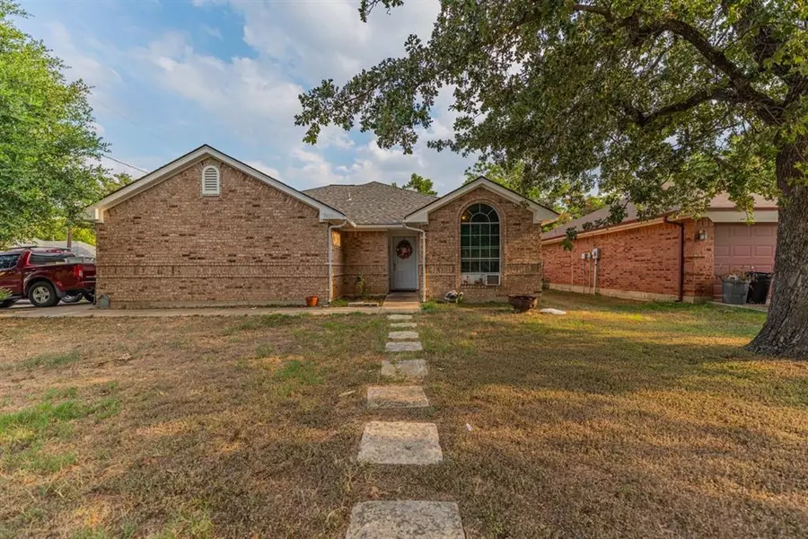 7401 Navajo Trail, Lake Worth, TX 76135