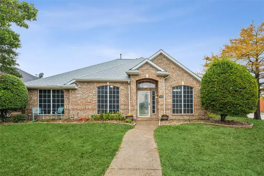 1049 Hampshire Lane, Cedar Hill, TX 75104