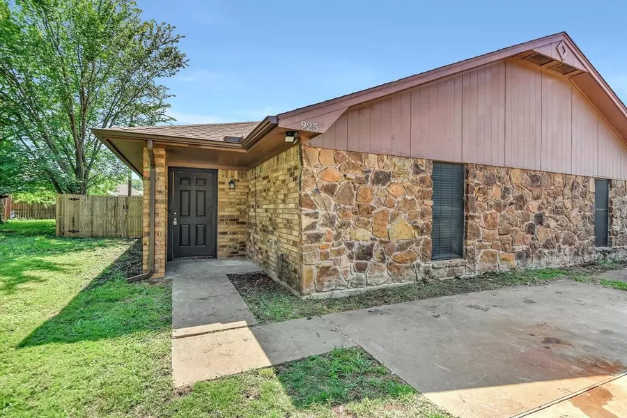 927 Farmington Road, Howe, TX 75459