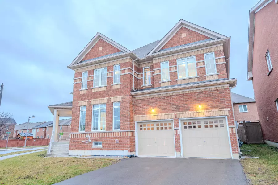 492 Forsyth Farm DR, Whitchurch-stouffville, ON L4A 4P1