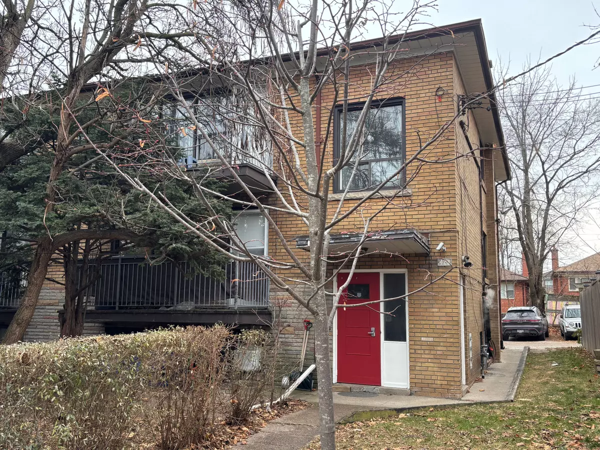 Toronto C04, ON M5M 1C3,429 Lawrence AVE W #3