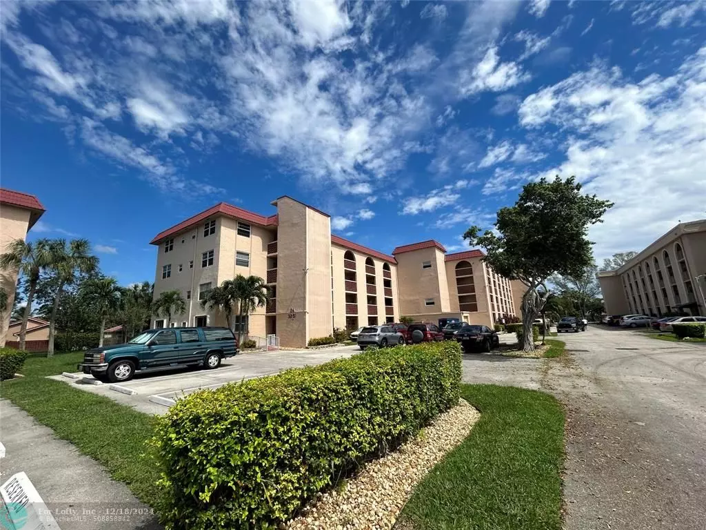 Margate, FL 33063,3251 Holiday Springs Blvd  #408