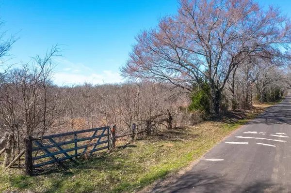 Grand Saline, TX 75140,51.72 (+/-) Acres VZ CR 1121