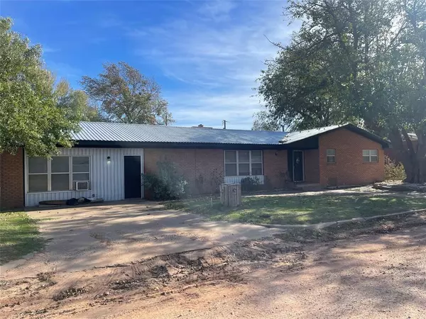 141 Dickson Road, Seymour, TX 76380