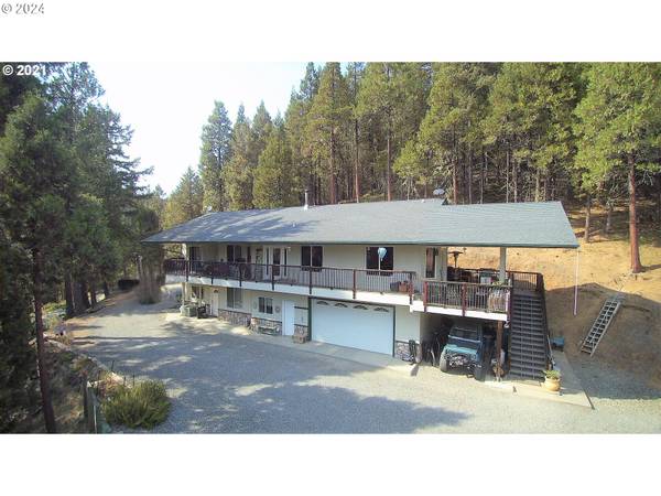 2121 WOODS CREEK RD, Days Creek, OR 97429