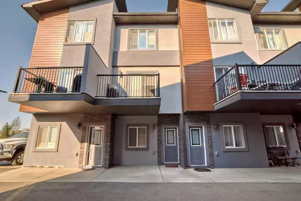 129 Skyview Parade NE #5, Calgary, AB T3N 1N6