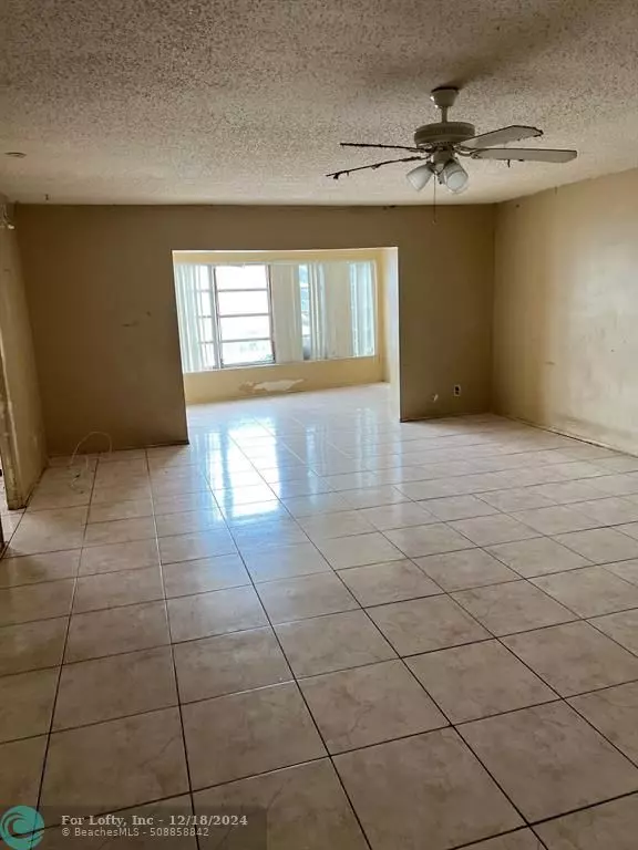 Lauderdale Lakes, FL 33319,4211 NW 41st St  #208