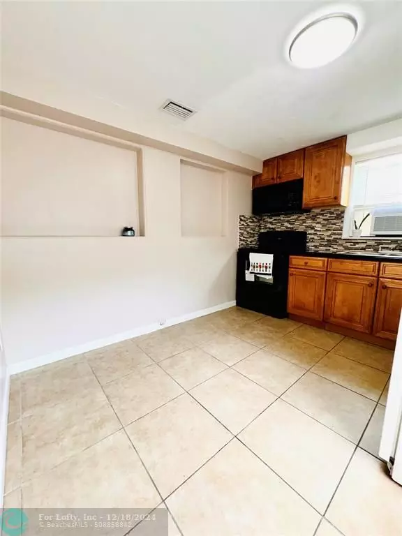 Hollywood, FL 33024,3725 NW 92nd Ave  #2