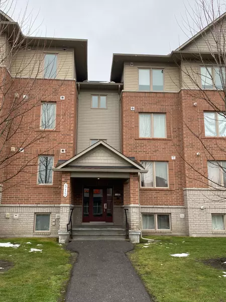 313 Cresthaven DR #4, Barrhaven, ON K2G 4R5