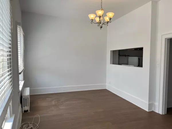 Toronto C03, ON M4R 1B2,280 Eglinton AVE W #1