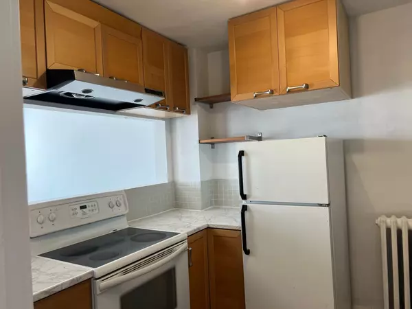 Toronto C03, ON M4R 1B2,280 Eglinton AVE W #1