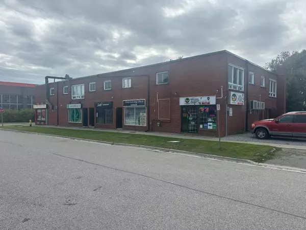 Oshawa, ON L1H 3T6,92 Wolfe ST #3B