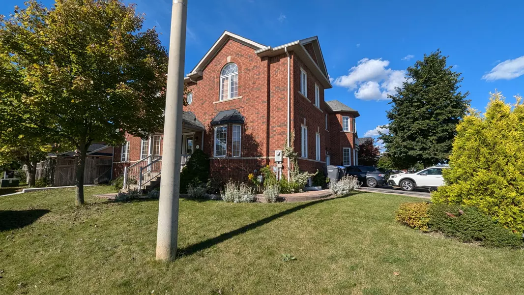 3 Harwood RD, Brampton, ON L7A 3P8