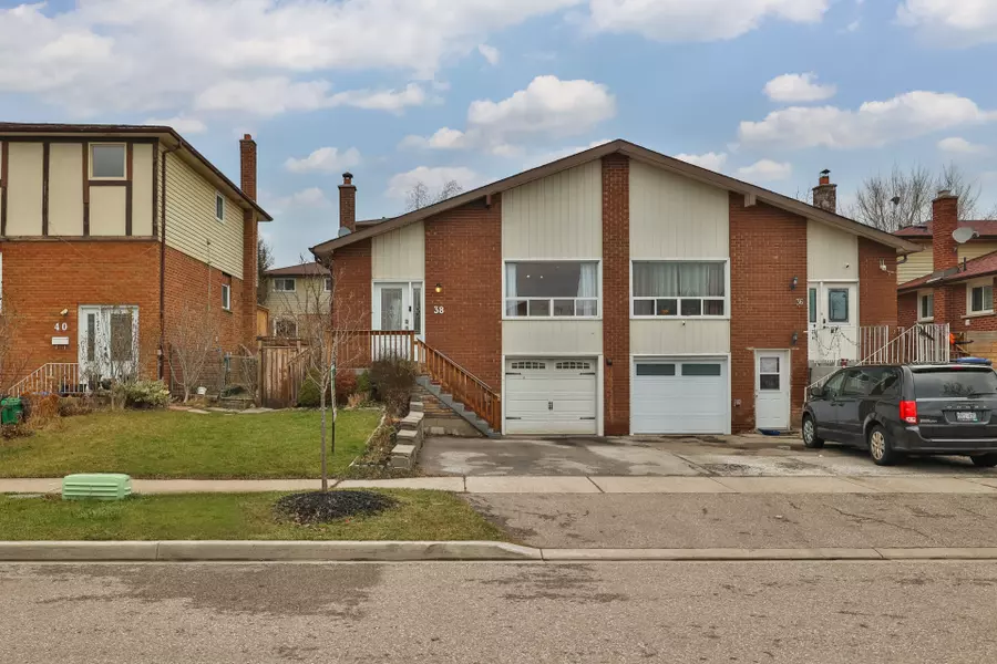 38 Newlyn CRES, Brampton, ON L6V 3A7