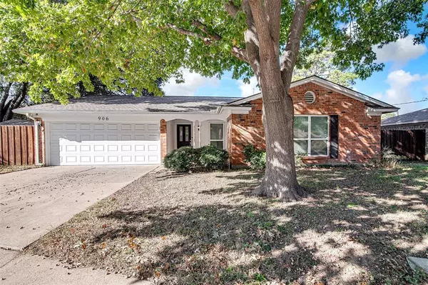 906 Kristin Court, Arlington, TX 76012