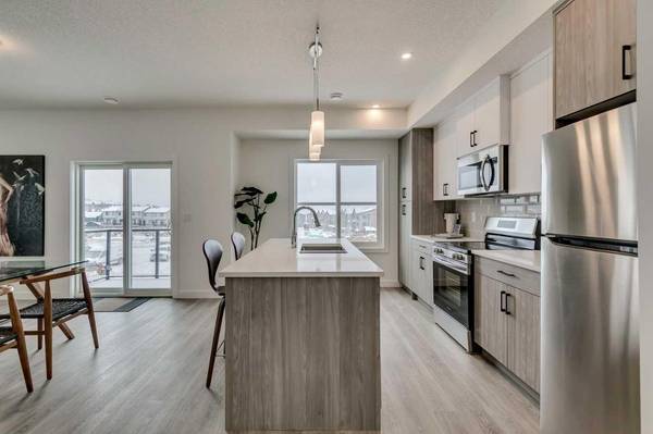 Calgary, AB T3H3V8,2117 81 ST Southwest #88