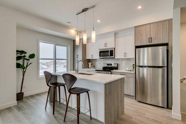 Calgary, AB T3H3V8,2117 81 ST Southwest #88