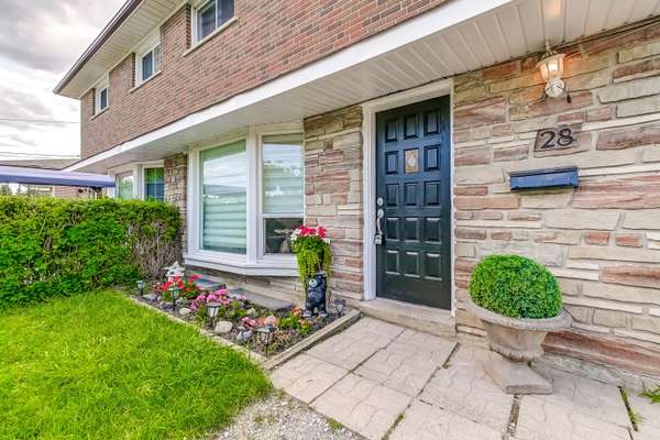 28 Navenby CRES, Toronto W05, ON M9L 1B2