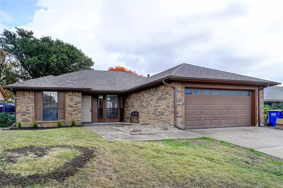 8228 Meadowbrook Drive, Watauga, TX 76148