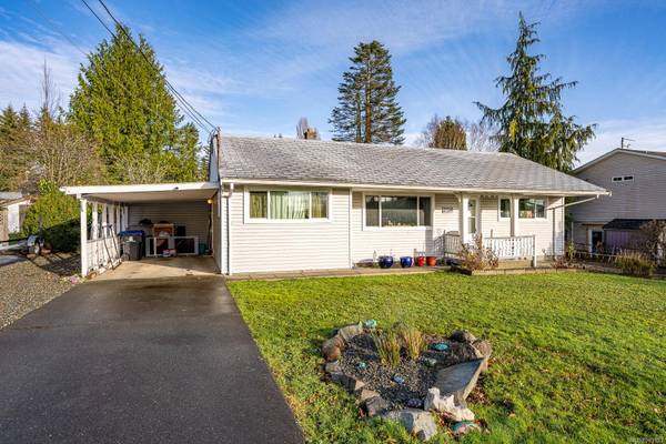 2114 McKenzie Ave, Comox, BC V9M 1M7