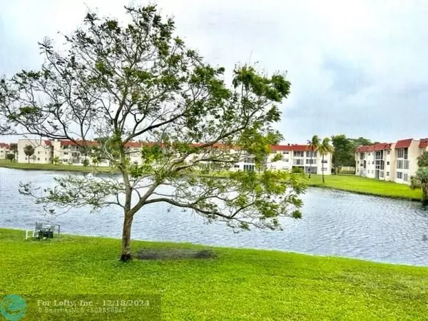 Sunrise, FL 33322,2700 W Sunrise Lakes Dr  #208