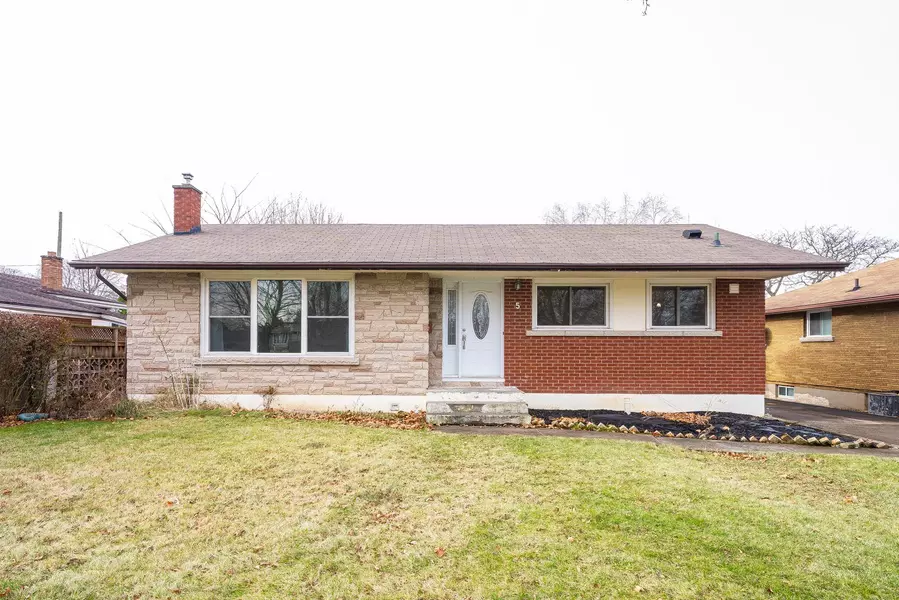 5 Clearview HTS, St. Catharines, ON L2T 2W2