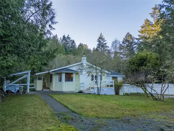 5824 Wallace Rd, Pender Island, BC V0N 2M2