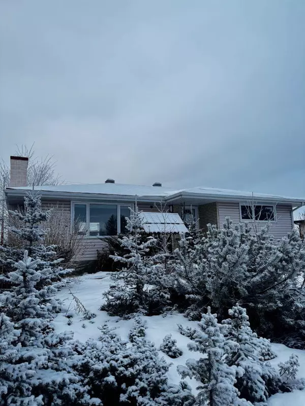 12 Marbrooke CIR Northeast, Calgary, AB T2A 2W4