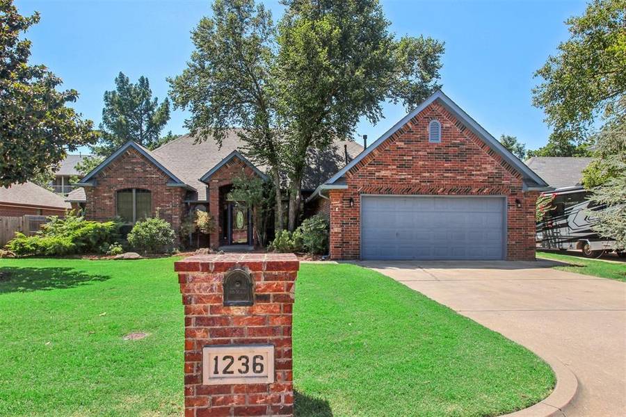 1236 Three Oaks Circle, Midwest City, OK 73130