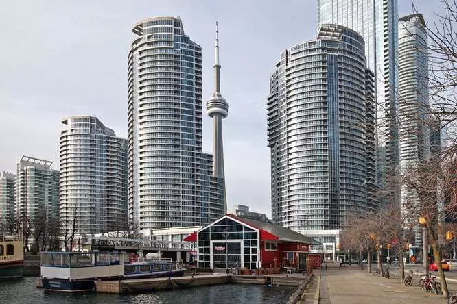 208 Queens Quay N/A W #2701, Toronto C01, ON M5J 2Y5