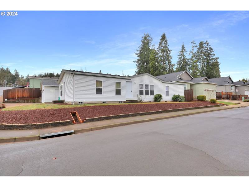 5744 RIDGECREST DR, Springfield, OR 97478