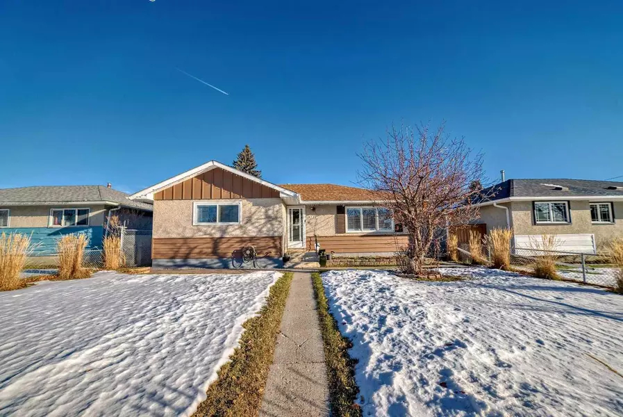 320 44 ST SE, Calgary, AB T2A 1M6