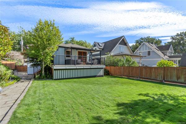 Victoria, BC V8S 1J2,1826 Hollywood Cres