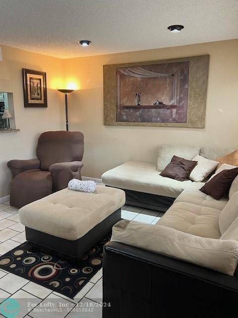 9081 Sunrise Lakes Blvd  #216,  Sunrise,  FL 33322