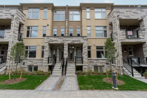 15 Fieldridge CRES W #8, Brampton, ON L6R 0C2