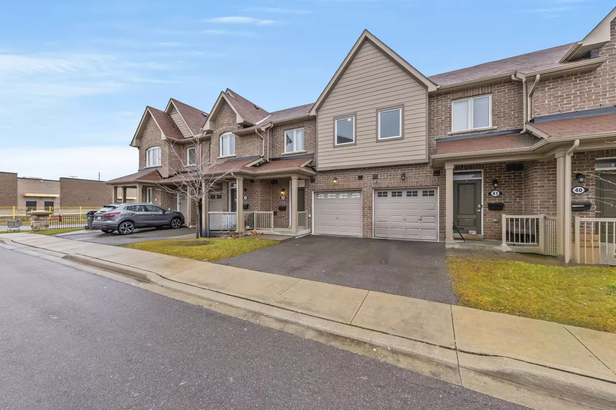 Brampton, ON L6Y 1N9,50 Edinburgh DR #42