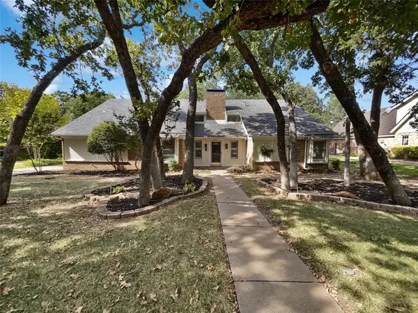 2205 Racquet Club Court, Arlington, TX 76017