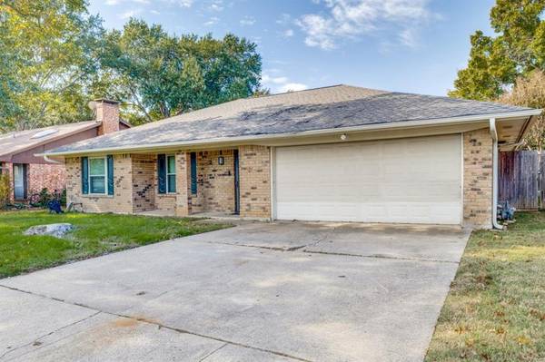 2718 Trail Oak Court, Arlington, TX 76016