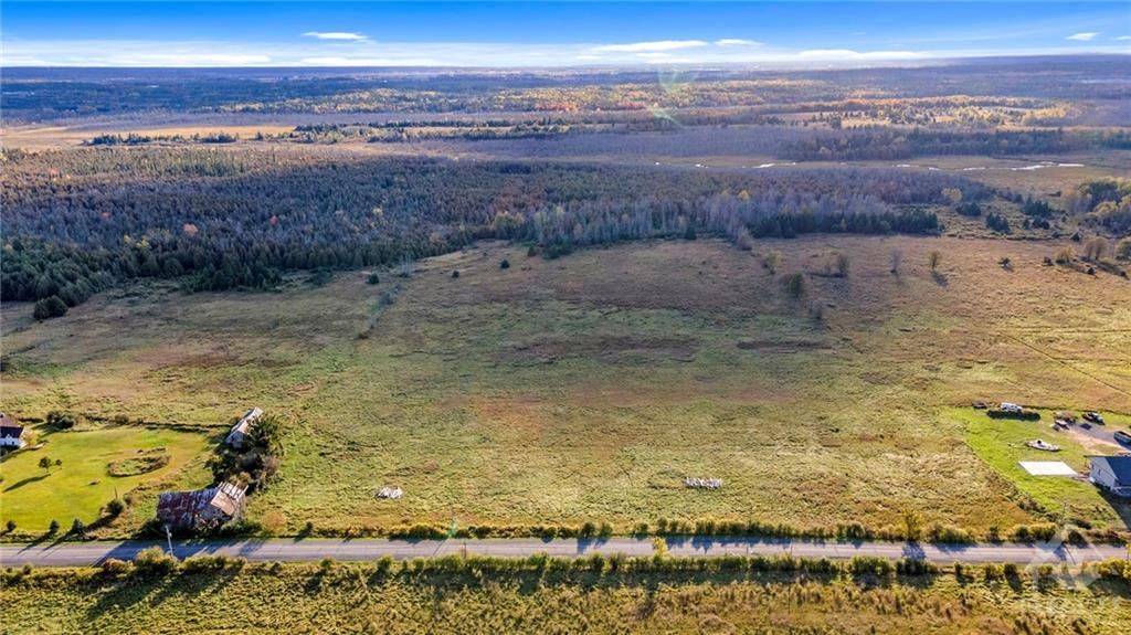 Carp - Huntley Ward, ON K0A 1L0,1021 CORKERY RD