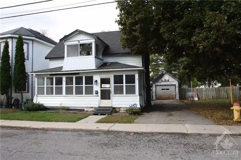 Smiths Falls, ON K7A 2M1,24 MONTAGUE ST