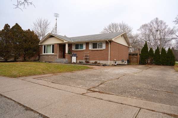 424 Bunting RD W, St. Catharines, ON L2M 3Z4