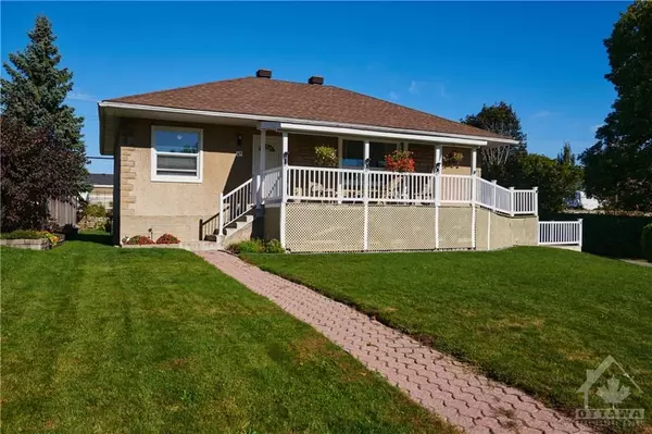 23 DAVID DR, Meadowlands - Crestview And Area, ON K2G 2M8