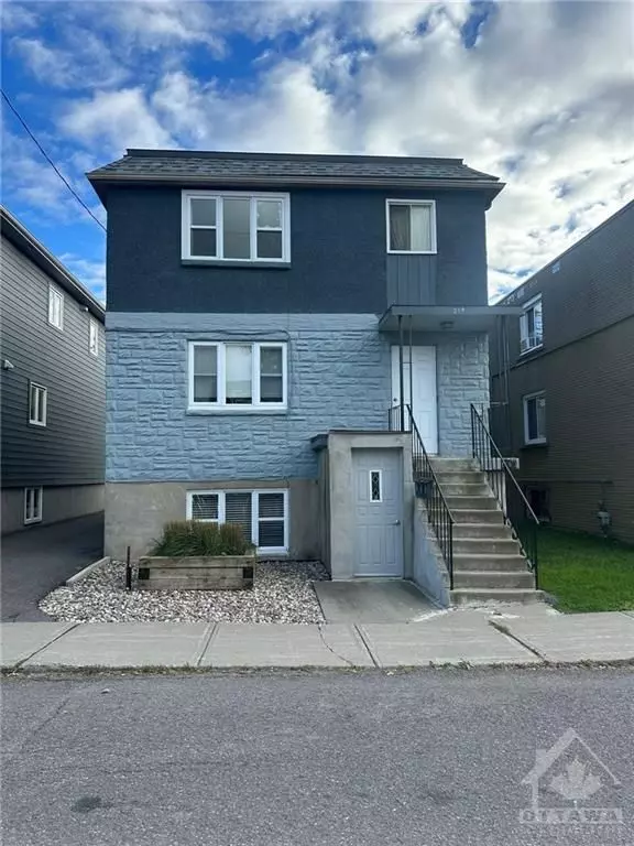 214 CARILLON ST, Vanier And Kingsview Park, ON K1L 5X8