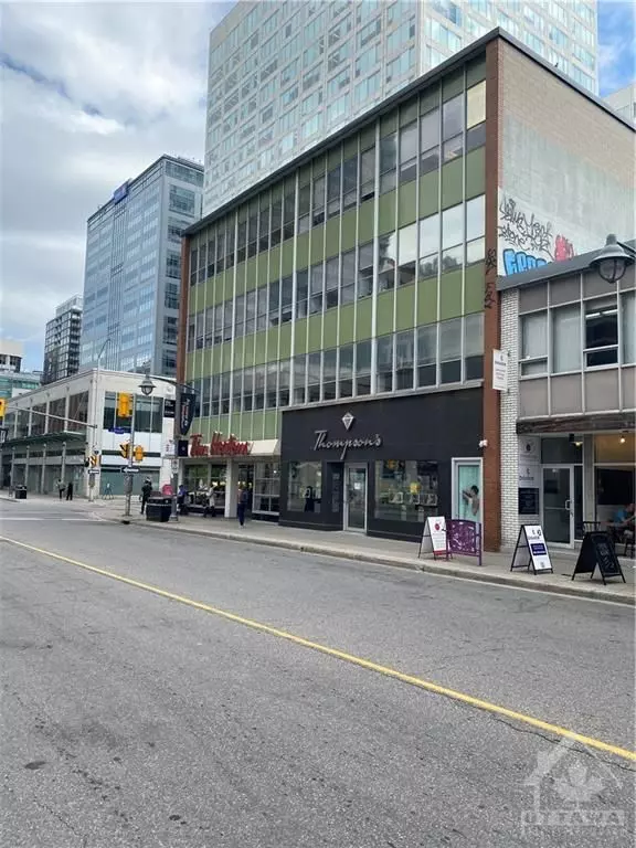 Ottawa Centre, ON K2P 1W7,176 GLOUCESTER ST #305